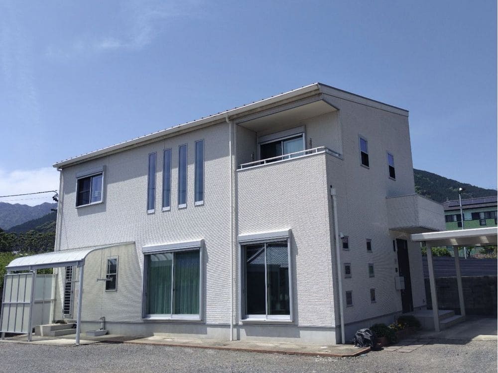 K様(四日市市水沢町)_施工前_外壁全体 四日市市の外壁塗装、防水工事をリペイント匠が施工した写真