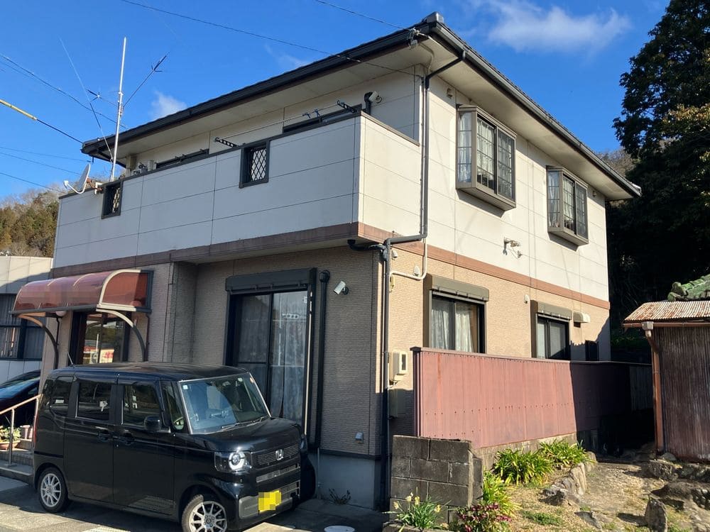 M様亀山外壁前右 亀山市で外壁塗装、防水工事をリペイント匠が施工した写真