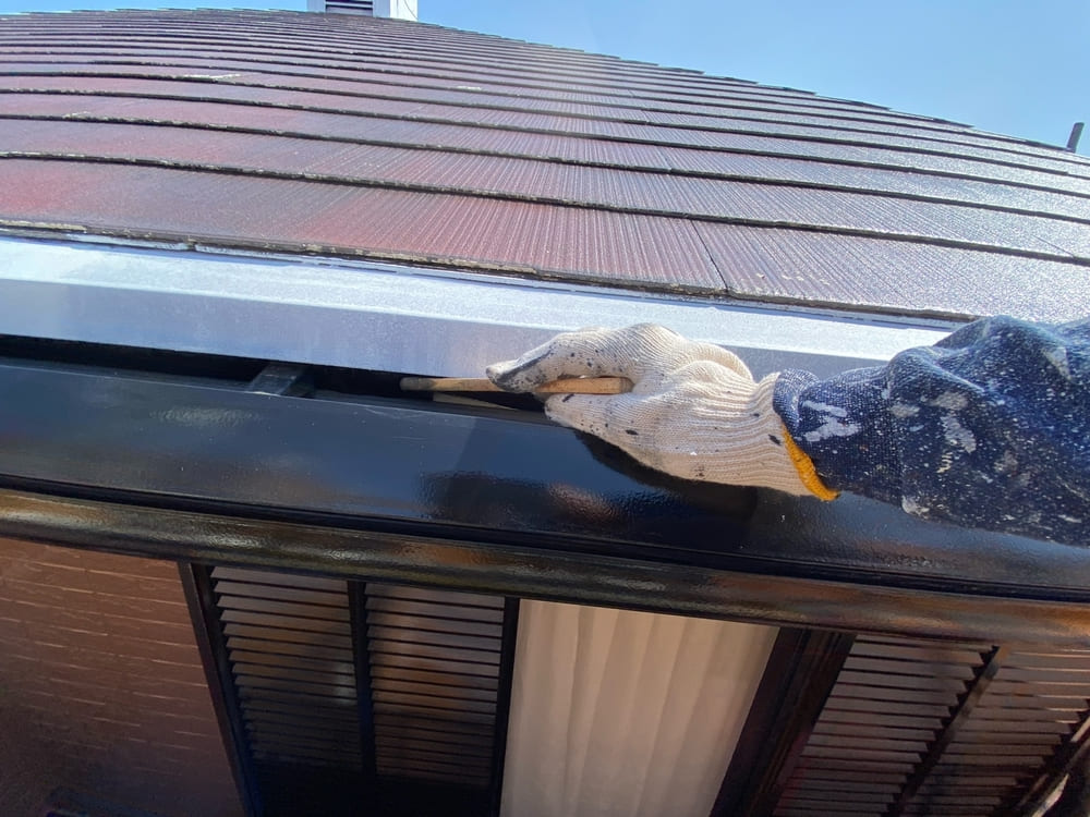 A様(津)_鼻隠し(中塗り) 津市の外壁塗装、屋根塗装をリペイント匠が施工した写真