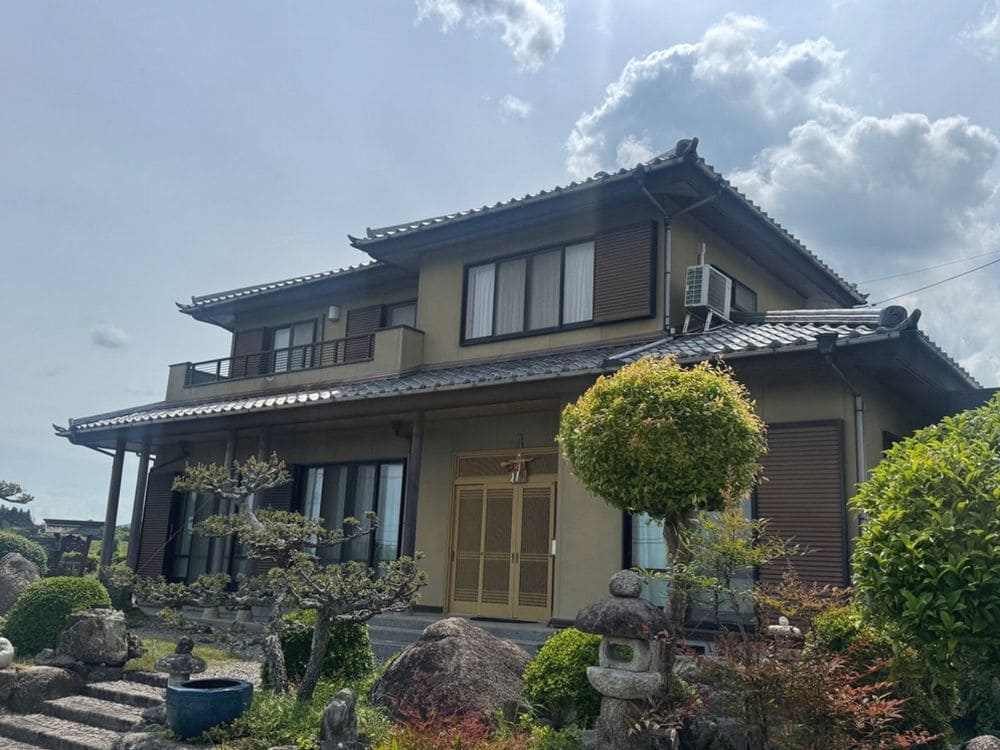 M様(三重郡菰野町)施工前_外壁全体 (2) 三重郡菰野町で外壁塗装、防水工事をリペイント匠が施工した写真