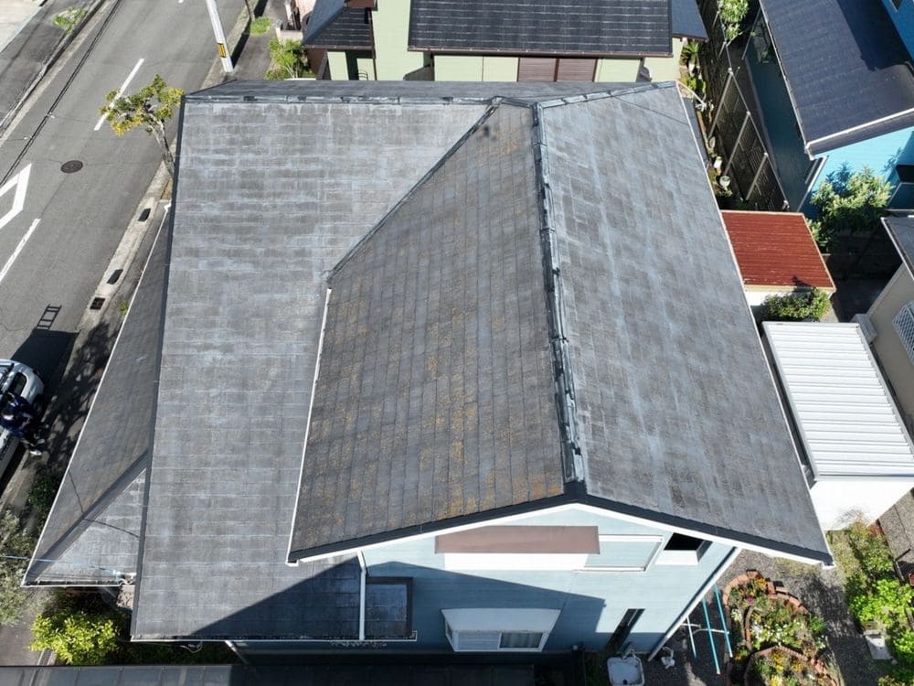 四日市市_M様_屋根全体2(施工前) 四日市市の屋根塗装をリペイント匠が施工した写真