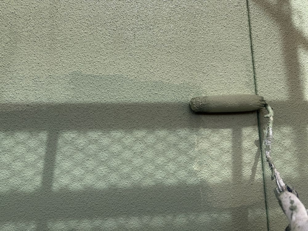 M様(三重郡菰野町)外壁(上塗り1) (1) 三重郡菰野町で外壁塗装、防水工事をリペイント匠が施工した写真