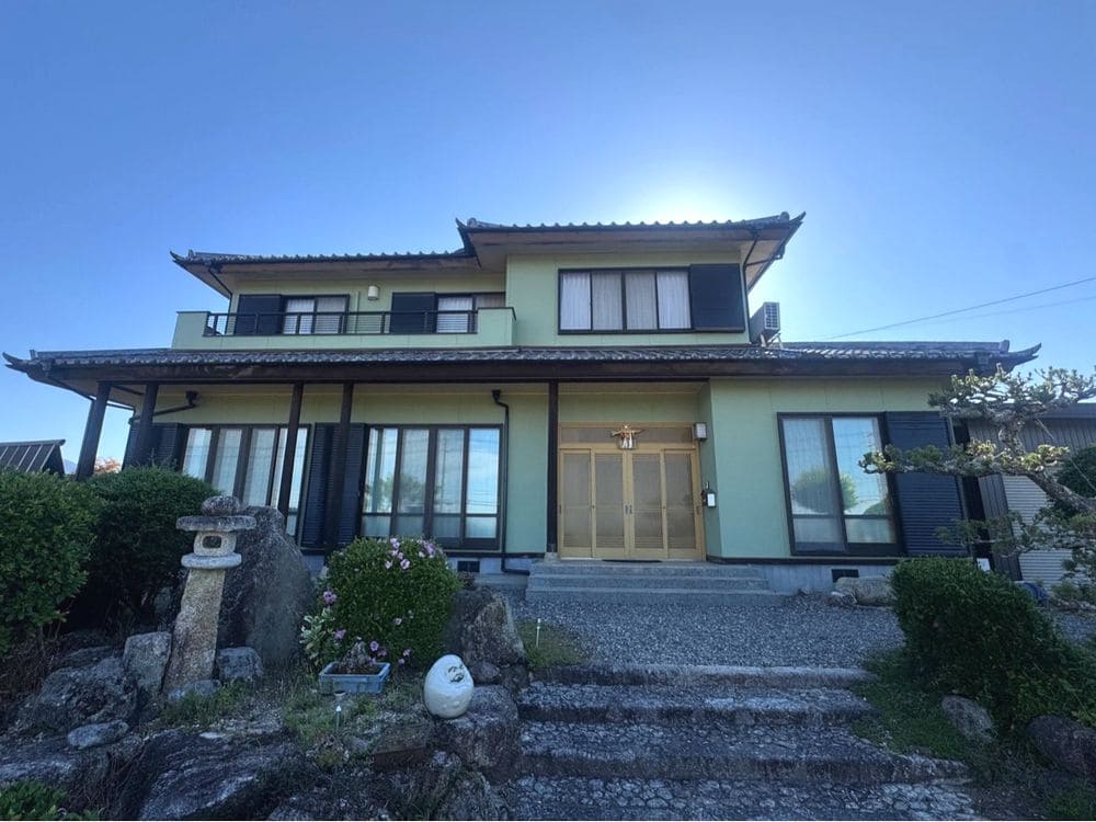 M様(三重郡菰野町)施工後_外壁全体 (1) 三重郡菰野町で外壁塗装、防水工事をリペイント匠が施工した写真