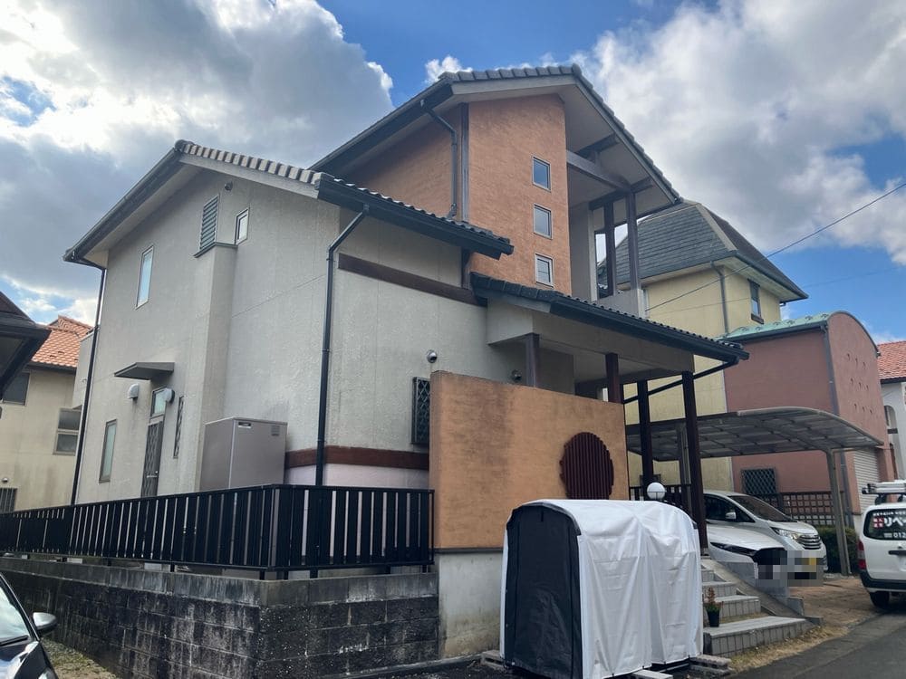 F様(亀山市みずきが丘)施工前_外壁全体 (2) (2) 亀山市で外壁塗装、防水工事をリペイント匠が施工した写真