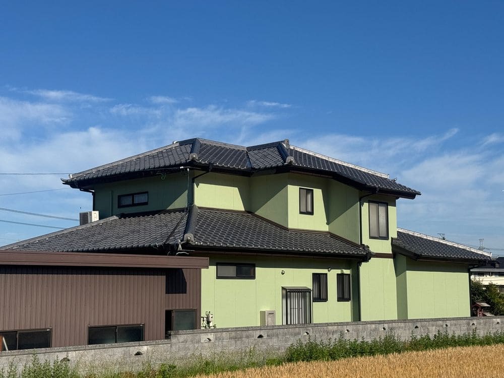 M様(三重郡菰野町)施工後_外壁全体(3) 三重郡菰野町で外壁塗装、防水工事をリペイント匠が施工した写真