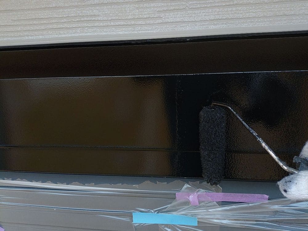 S様(伊賀市ゆめが丘)_シャッターボックス(上塗り) 伊賀市の外壁塗装、屋根塗装をリペイント匠が施工した写真