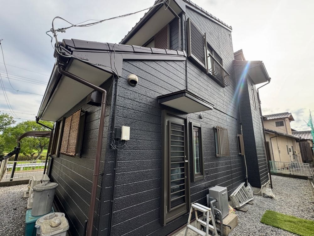 K様(四日市市あがたが丘)_施工後_外壁全体 四日市市の外壁塗装、屋根塗装をリペイント匠が施工した写真