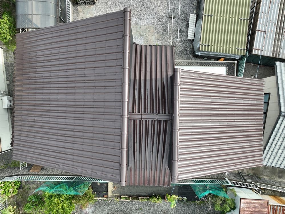 K様(四日市市あがたが丘)施工後_屋根全体 (2) 四日市市の外壁塗装、屋根塗装をリペイント匠が施工した写真