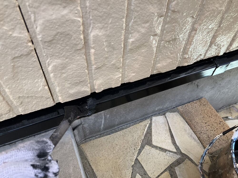 Y様(伊賀市)水切り(中塗り) 伊賀市の外壁・屋根塗装、防水工事をリペイント匠が施工した写真