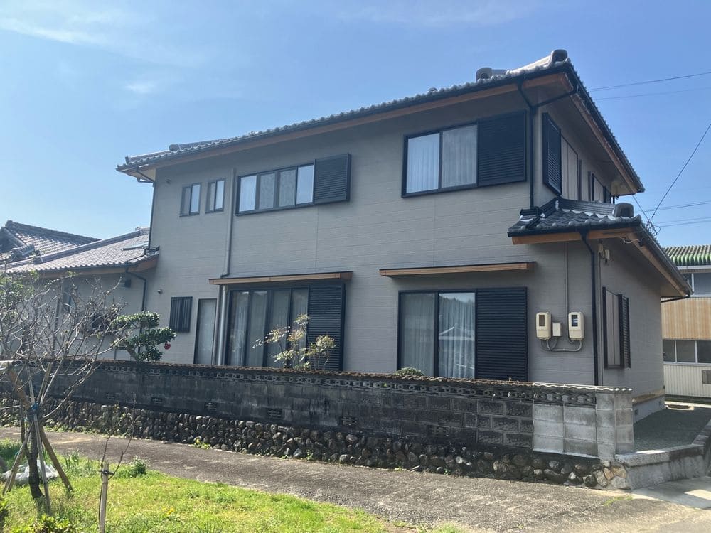 亀山市の外壁塗装をリペイント匠が施工した写真