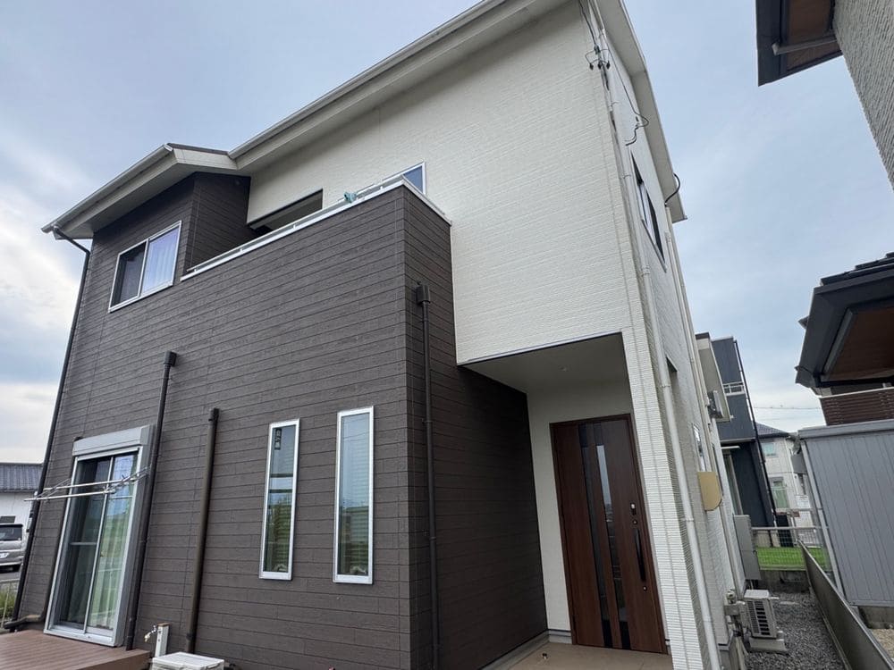 K様(いなべ市員弁町)施工前_外壁全体 (2) いなべ市の外壁塗装、屋根塗装、防水工事をリペイント匠が施工した写真