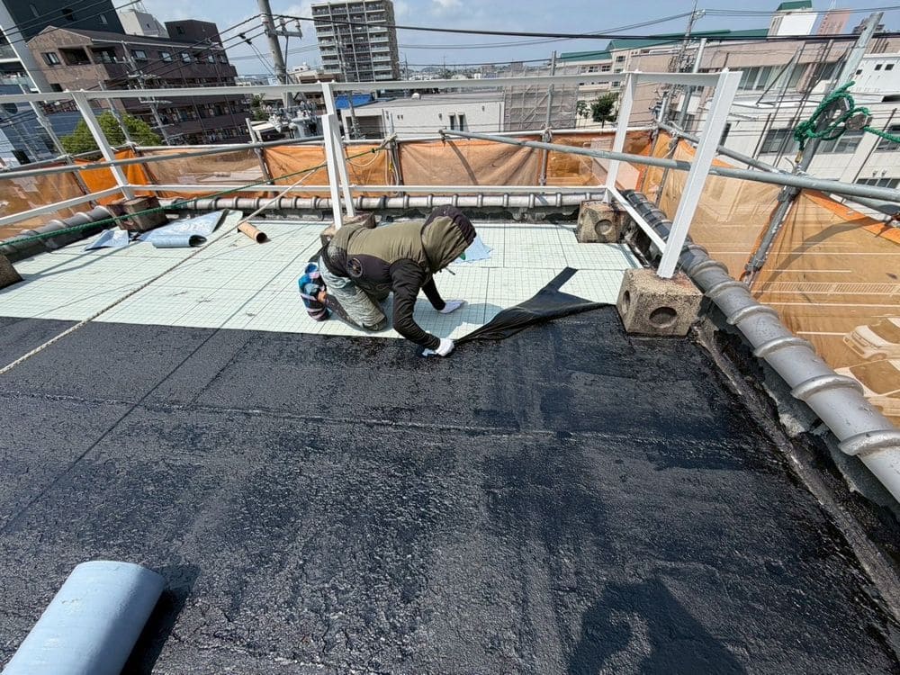 四日市市_Y様_防水①(シート貼り) 四日市市の防水工事をリペイント匠が施工した写真