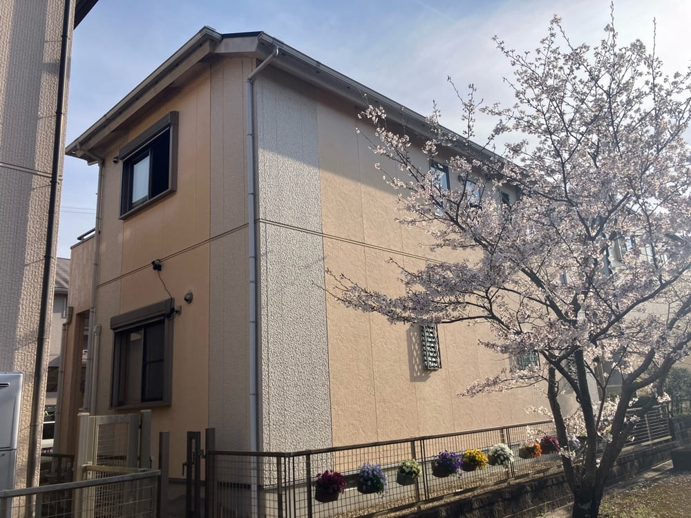 H様(津市)施工前_外壁全体 (2) 津市で外壁・屋根塗装をリペイント匠が施工した写真