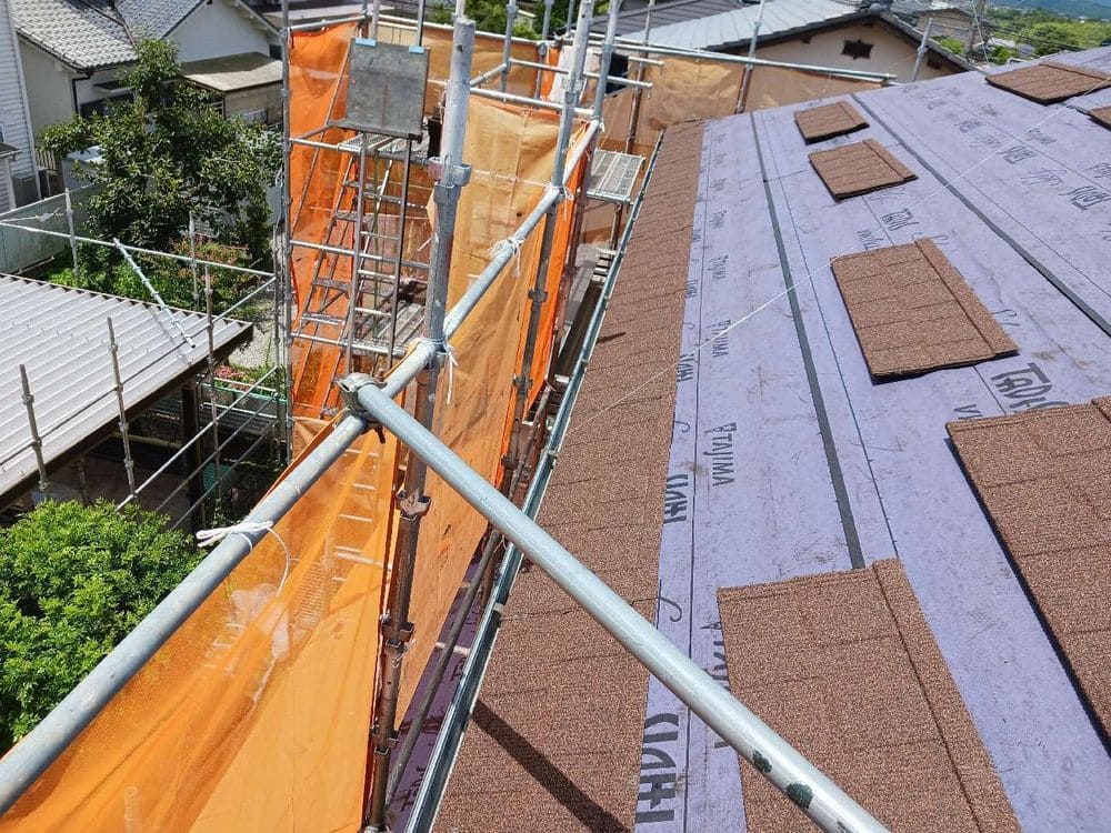 Y様(名張市桔梗が丘4番町)_本体(施工中1) 名張市の屋根工事をリペイント匠が施工した写真