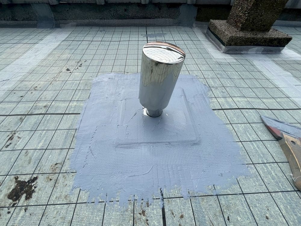 四日市市_Y様_防水①(脱気筒設置) 四日市市の防水工事をリペイント匠が施工した写真