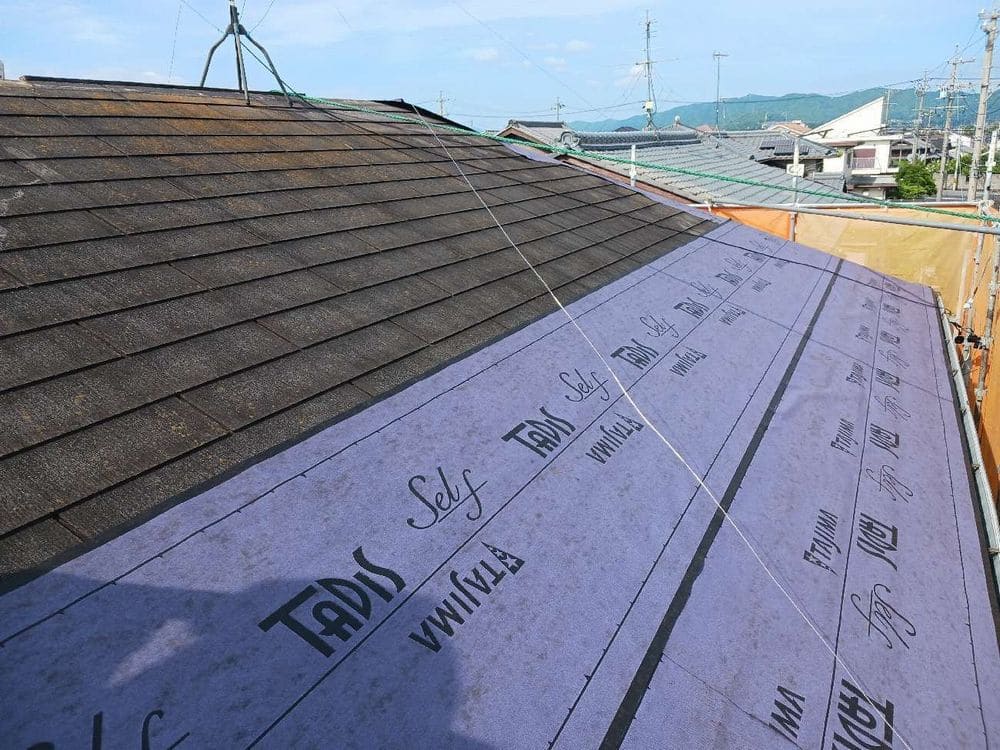 Y様(名張市桔梗が丘4番町)_ルーフィング(施工中1) 名張市の屋根工事をリペイント匠が施工した写真