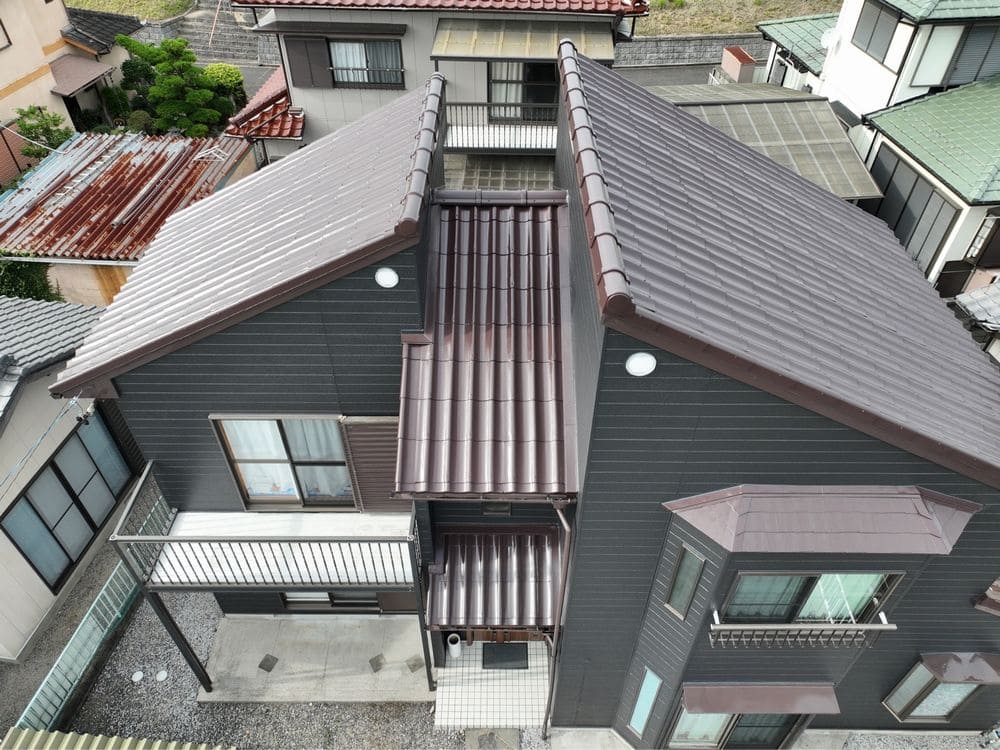 K様(四日市市あがたが丘)施工後_屋根全体 四日市市の外壁塗装、屋根塗装をリペイント匠が施工した写真