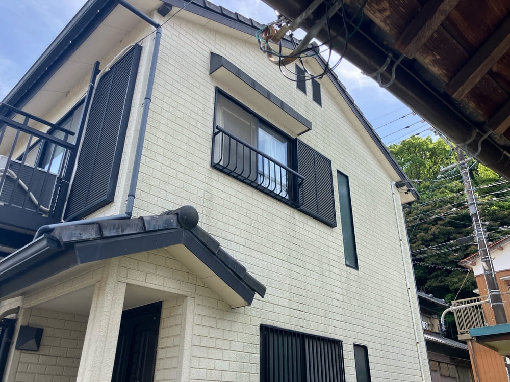 S様(津)施工前_外壁全体 (5) 津市の外壁・屋根塗装をリペイント匠が施工した写真