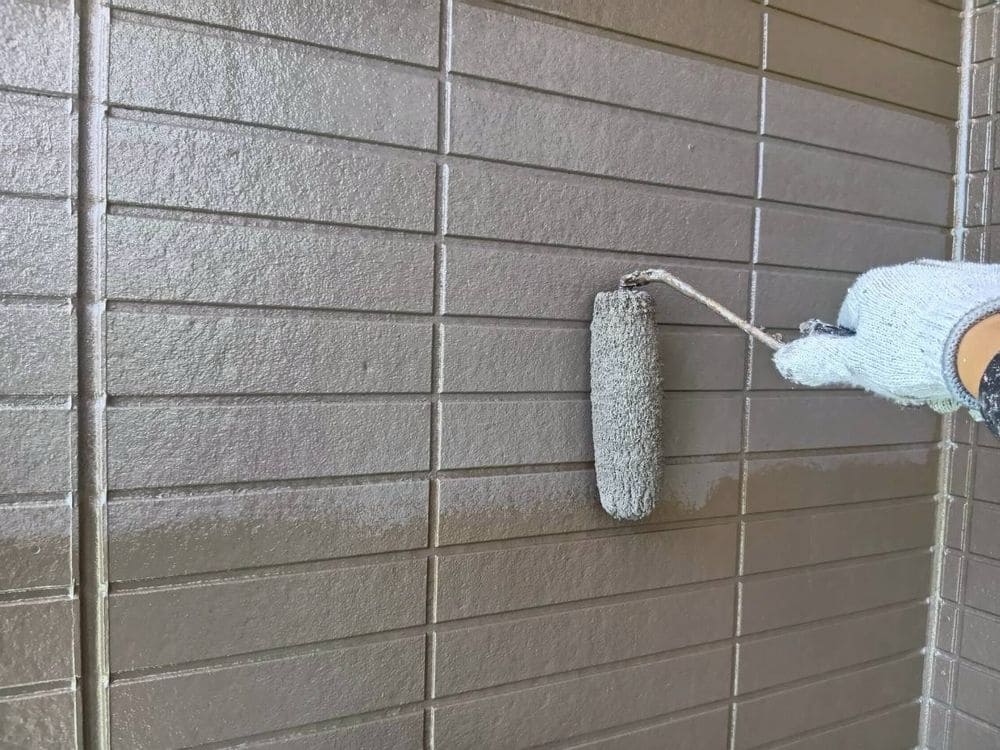 O様‗伊勢市‗外壁‗上塗り 伊勢市O様邸の外壁塗装の上塗り写真