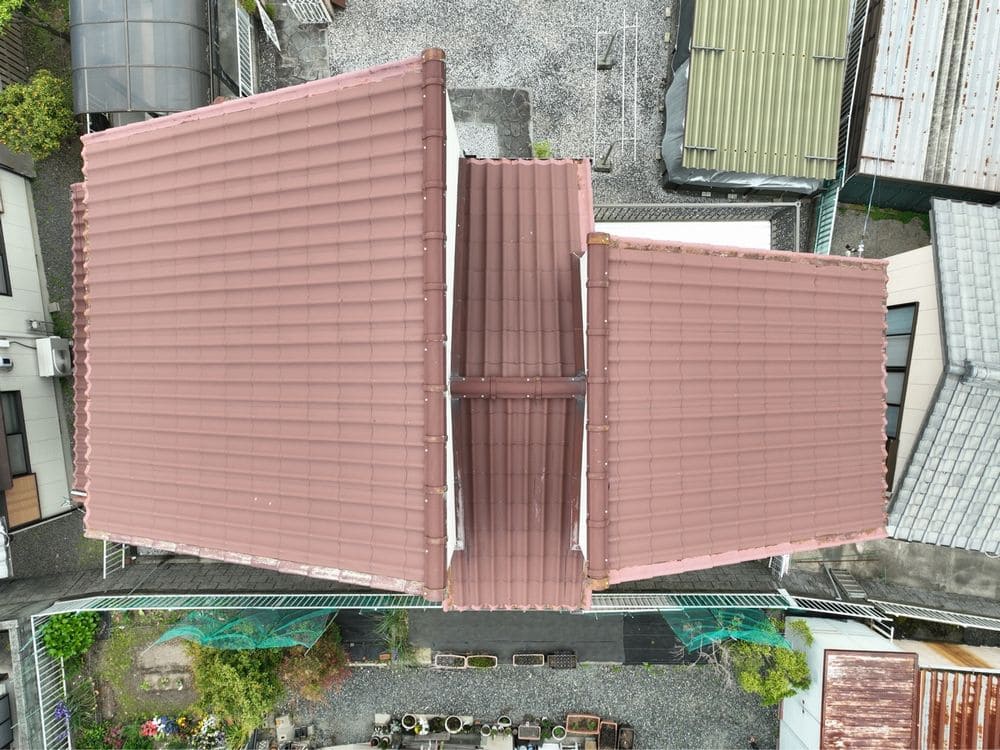 K様(四日市市あがたが丘)_施工前_屋根全体 (3) 四日市市の外壁塗装、屋根塗装をリペイント匠が施工した写真