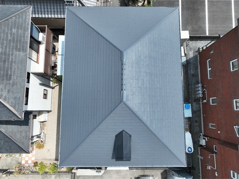 四日市市_T様_屋根全体①(施工後) 四日市市の外壁・屋根塗装をリペイント匠が施工した写真
