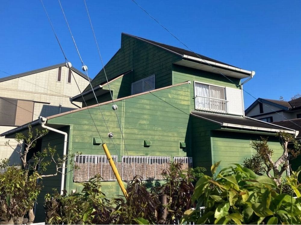 亀山市で外壁塗装、屋根塗装、屋根カバー工事をリペイント匠が施工した写真