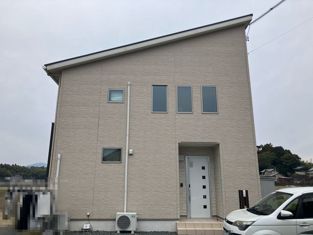 四日市市_M様_外壁全体1(施工前) 四日市市の外壁・屋根塗装をリペイント匠が施工した写真