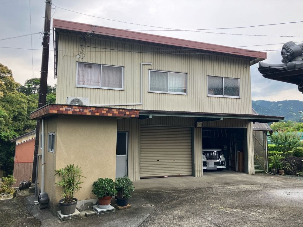 亀山K様施工前① 亀山市の外壁塗装、屋根塗装をリペイント匠が施工した写真
