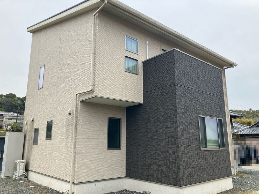 四日市市_M様_外壁全体2(施工前) 四日市市の外壁・屋根塗装をリペイント匠が施工した写真