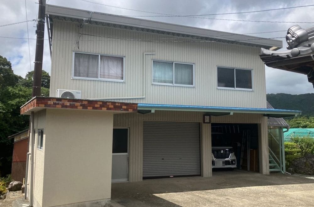 亀山市の外壁塗装、屋根塗装をリペイント匠が施工した写真