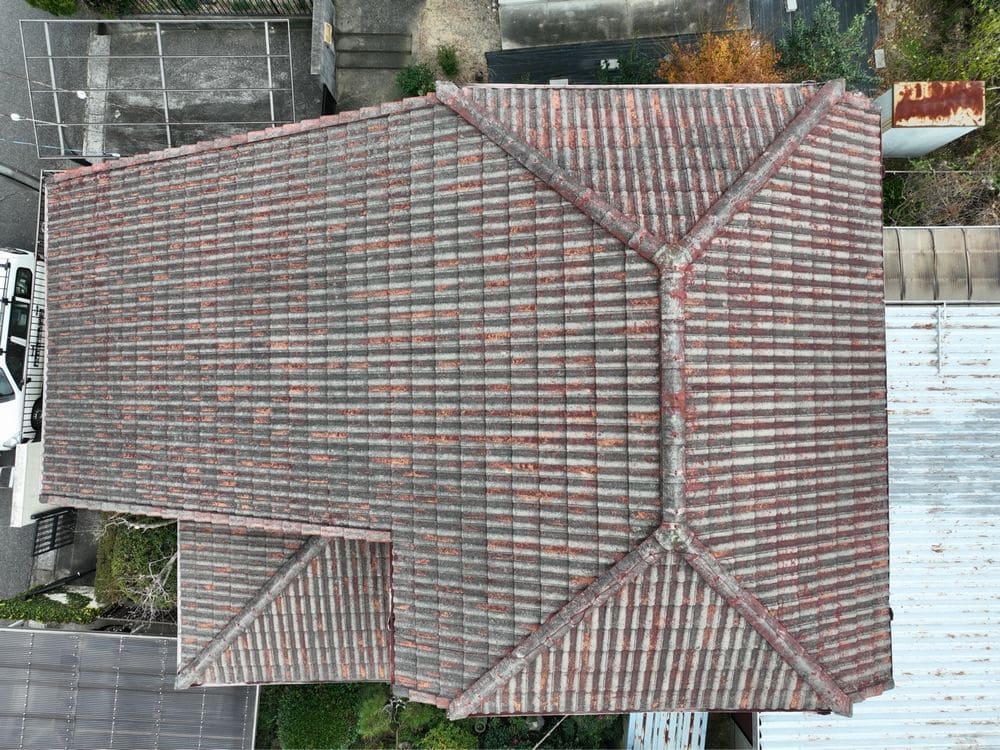 四日市市_O様_屋根全体2(施工前) 四日市市の屋根塗装をリペント匠が施工した写真