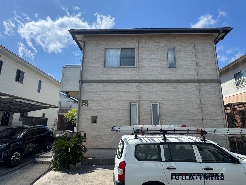四日市市_H様_外壁全体2(施工前) 四日市市の外壁・屋根塗装をリペイント匠が施工した写真