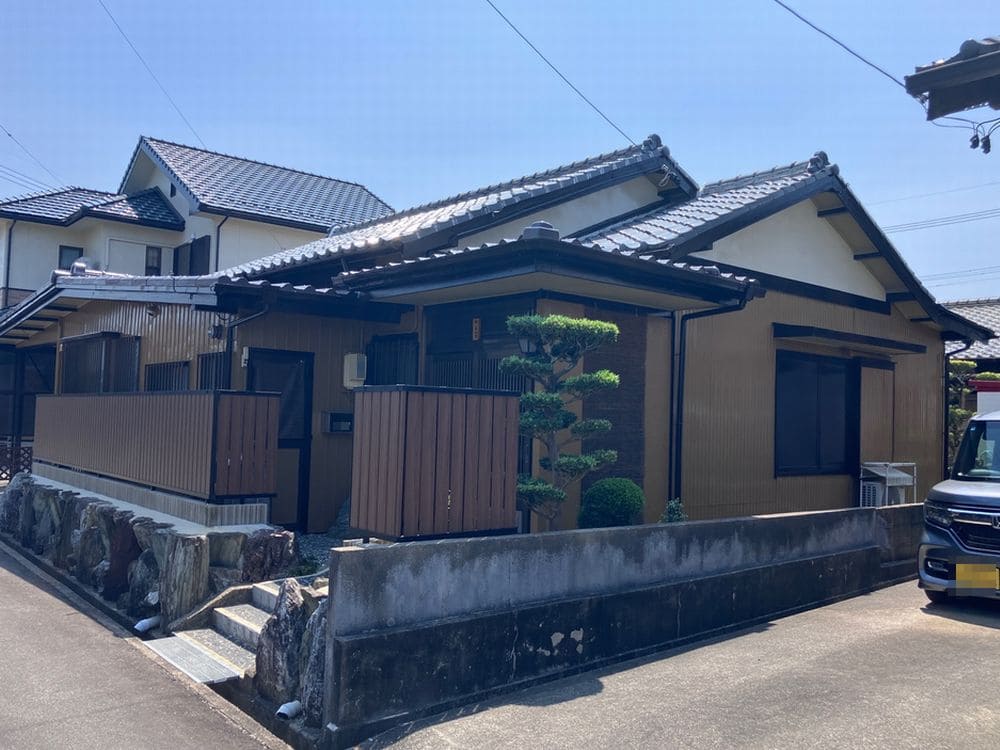 鈴鹿市_H様_施工後_外壁全体 鈴鹿市の外壁塗装をリペイント匠が施工した写真