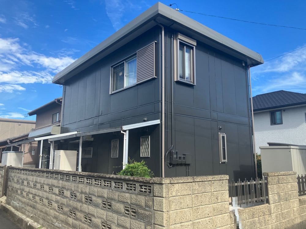 鈴鹿市_K様_施工後_全体 (2) 鈴鹿市の外壁塗装、屋根塗装をリペイント匠が施工した写真