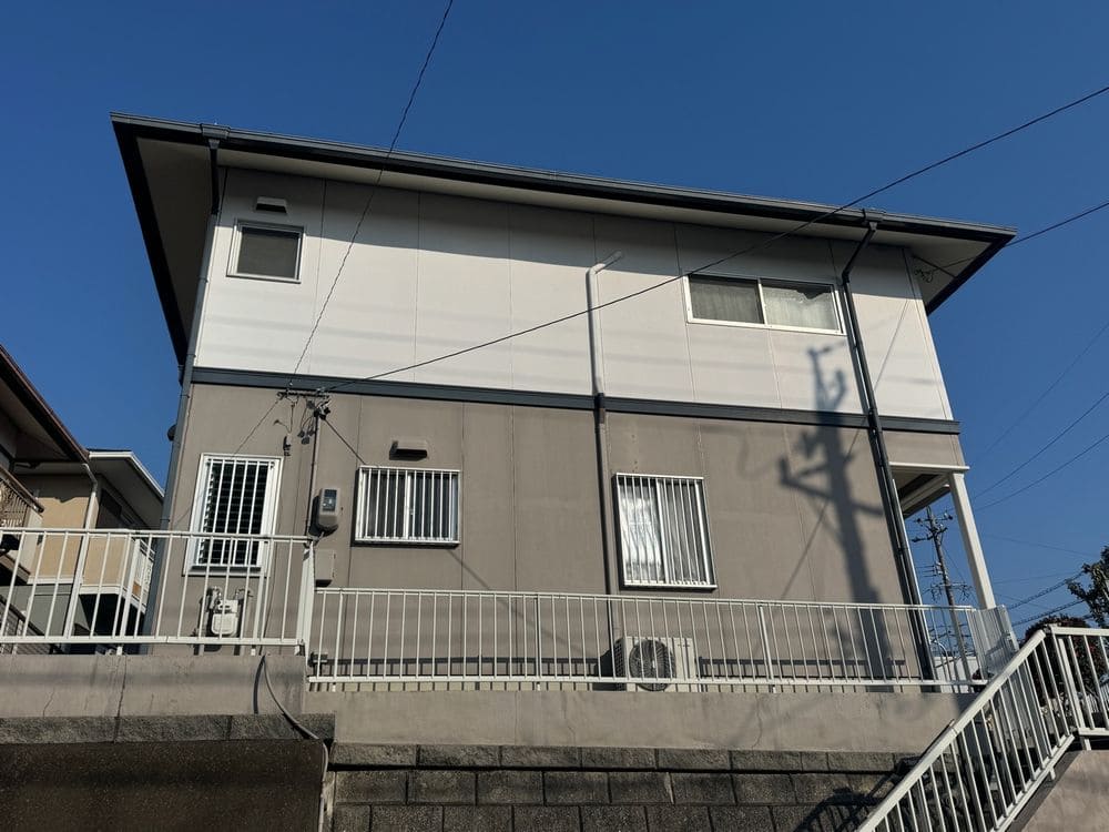 四日市市_K様_外壁全体3(施工前) 四日市市の外壁・屋根塗装をリペイント匠が施工した写真