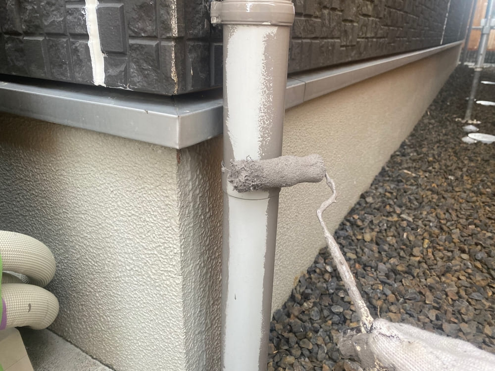 S様(伊賀)樋(中塗り) 伊賀市の外壁塗装をリペイント匠が施工した写真