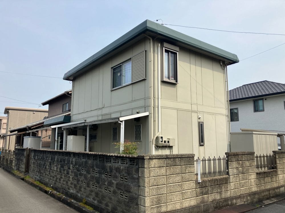 鈴鹿市_K様_施工前_全体 (2) 鈴鹿市の外壁塗装、屋根塗装をリペイント匠が施工した写真