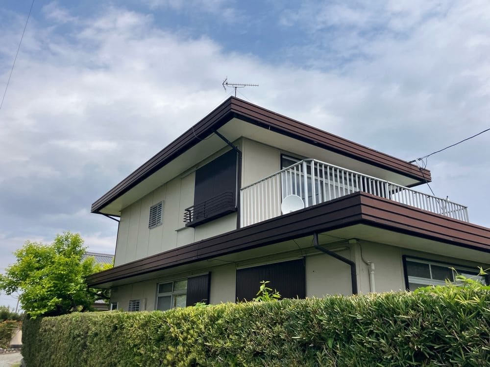 施工前_外壁全体 (2) 松阪市で外壁塗装と屋根工事をリペイント匠が施工した写真