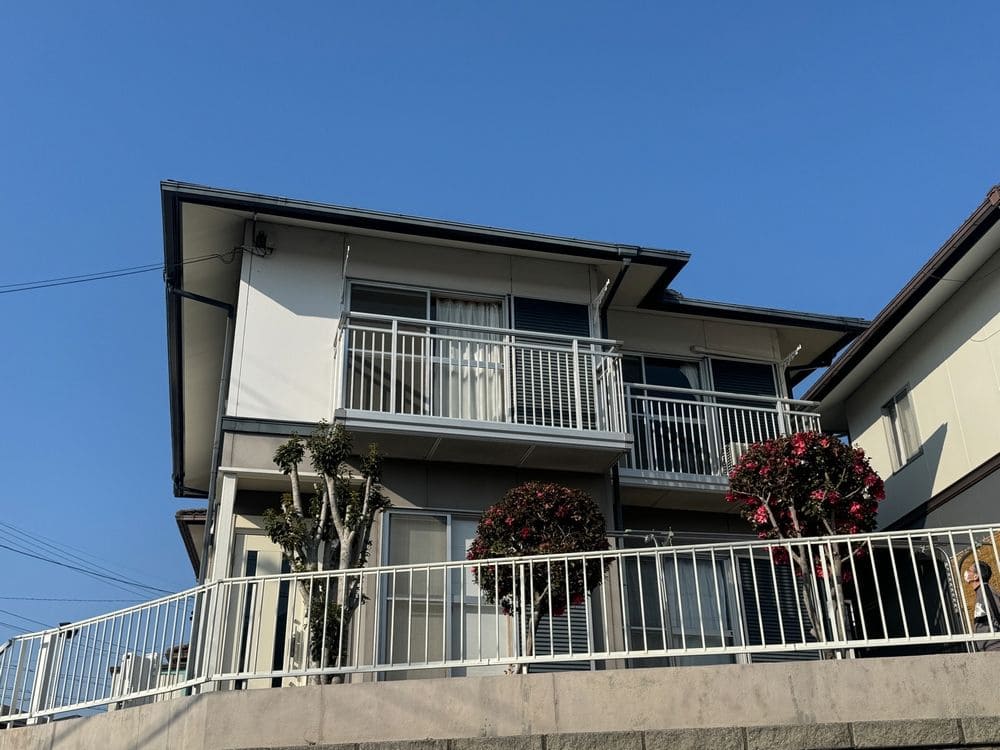 四日市市_K様_外壁全体2(施工前) 四日市市の外壁・屋根塗装をリペイント匠が施工した写真