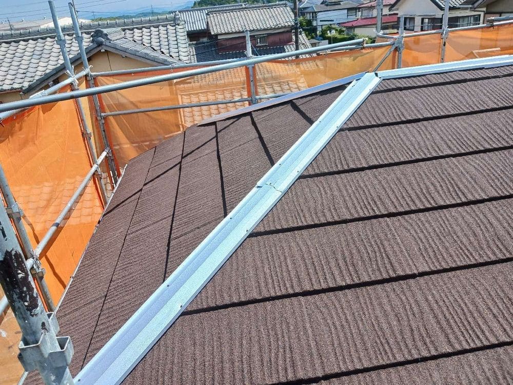 棟板金(施工後1) 松阪市で屋根工事をリペイント匠が施工した写真