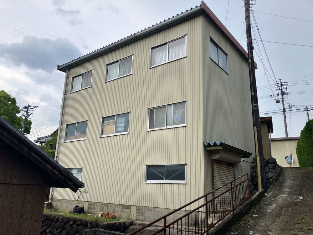 亀山K様施工前③ 亀山市の外壁塗装、屋根塗装をリペイント匠が施工した写真
