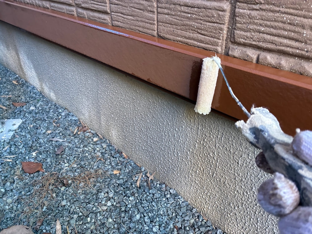 O様(津)水切り(下塗り) (2) 津市の外壁・屋根塗装をリペイント匠が施工した写真