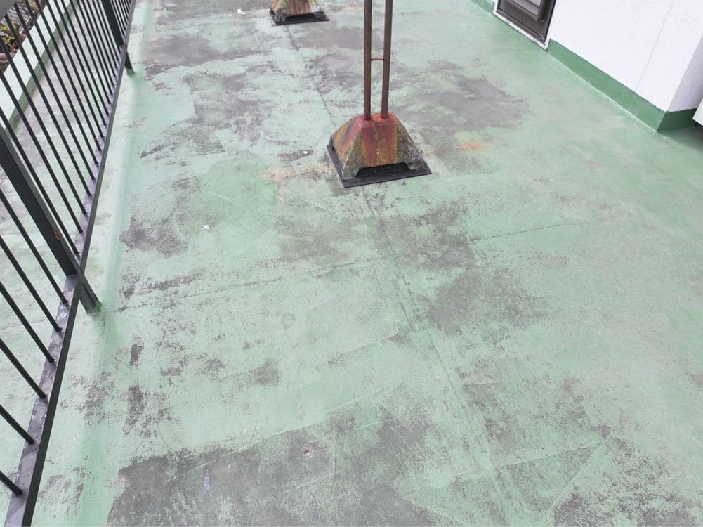 鈴鹿市_A様_防水_施工前 鈴鹿市の防水工事をリペイント匠が施工した写真