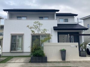 H様(亀山市羽若町)施工後 (3) 亀山市|高級感のある住まいへ|多数の施工例を参考に理想のカラーを実現