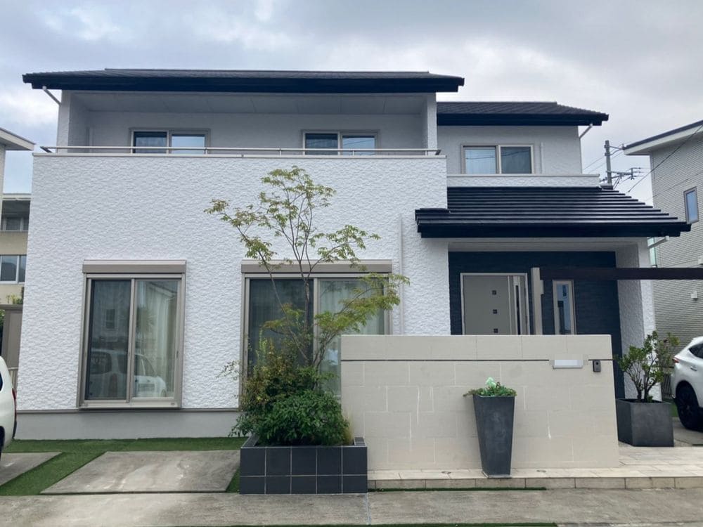 H様(亀山市羽若町)施工後 (3) 亀山市|高級感のある住まいへ|多数の施工例を参考に理想のカラーを実現