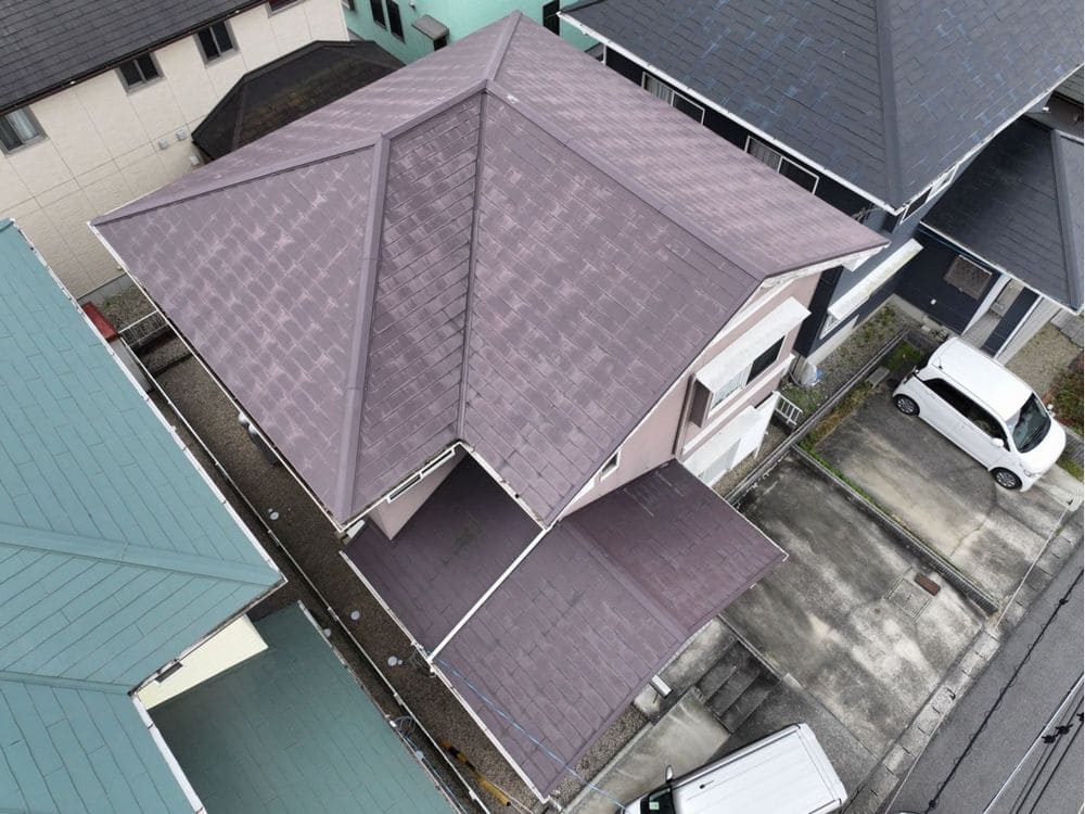 亀山市_S様_屋根 施工前 (2) 亀山市の外壁塗装、屋根塗装をリペイント匠が施工した写真