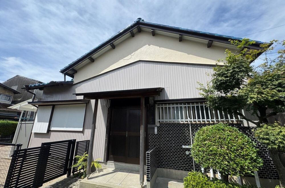 四日市市の外壁塗装をリペイント匠が施工した写真
