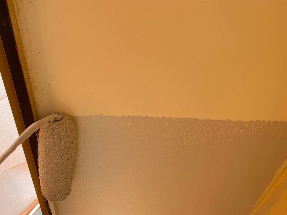 軒天(下塗り) 多気郡N様邸の軒天塗装写真
