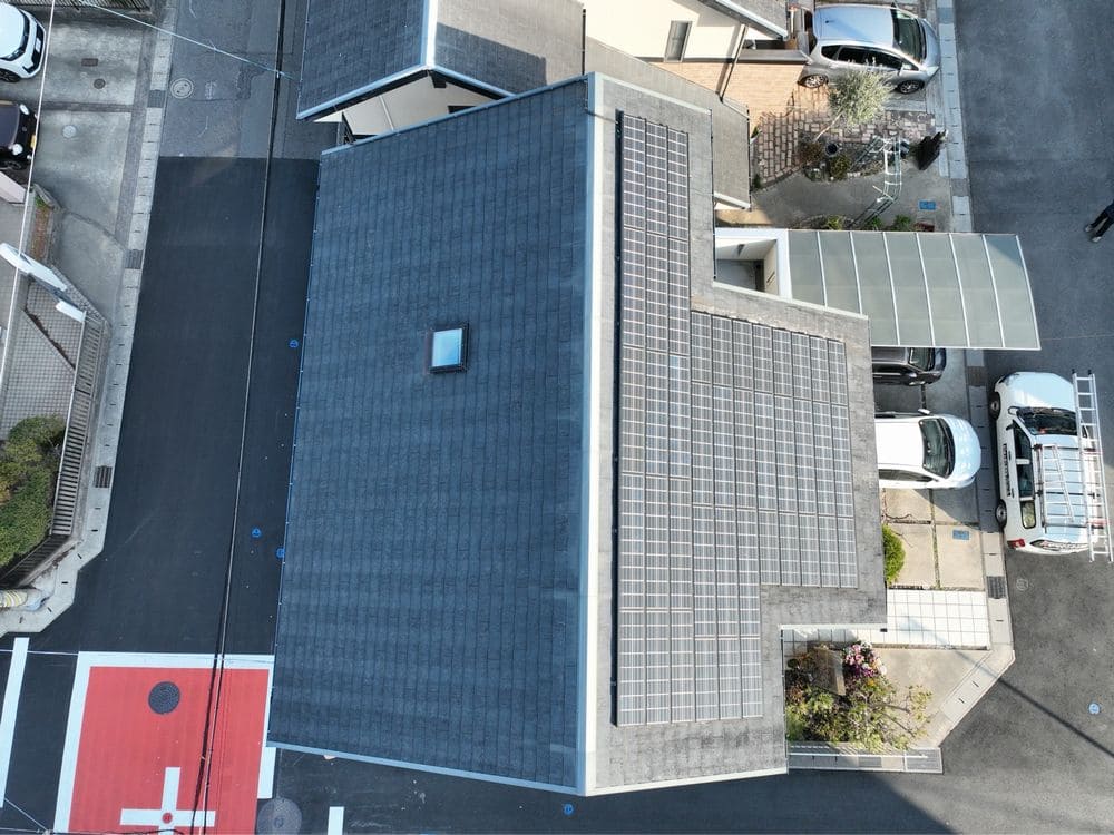 四日市市_S様_屋根全体(施工前) 四日市市S様邸を外壁・屋根塗装した写真