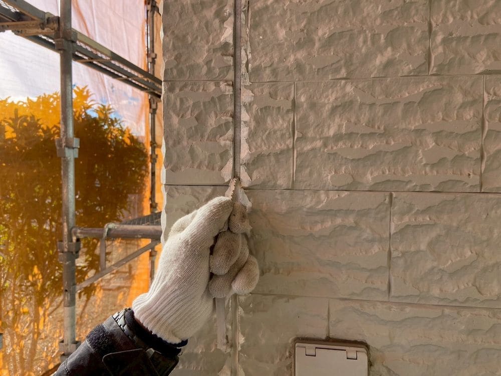 H様(伊賀市)シール(撤去) 伊賀市の外壁塗装、屋根塗装をリペイント匠が施工した写真